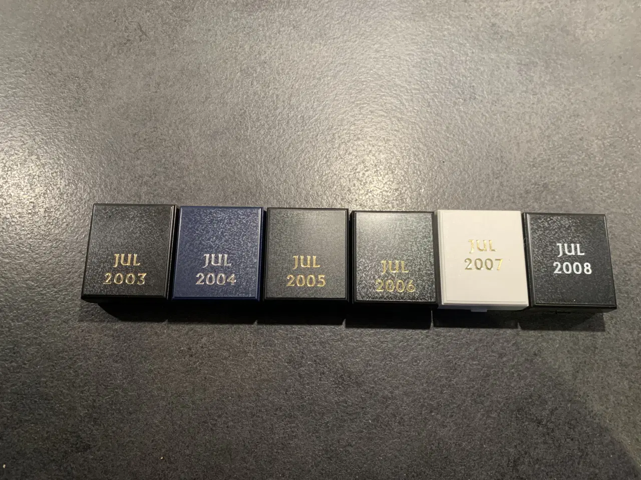 Billede 2 - Julemærkepins i æsker 2003-2008