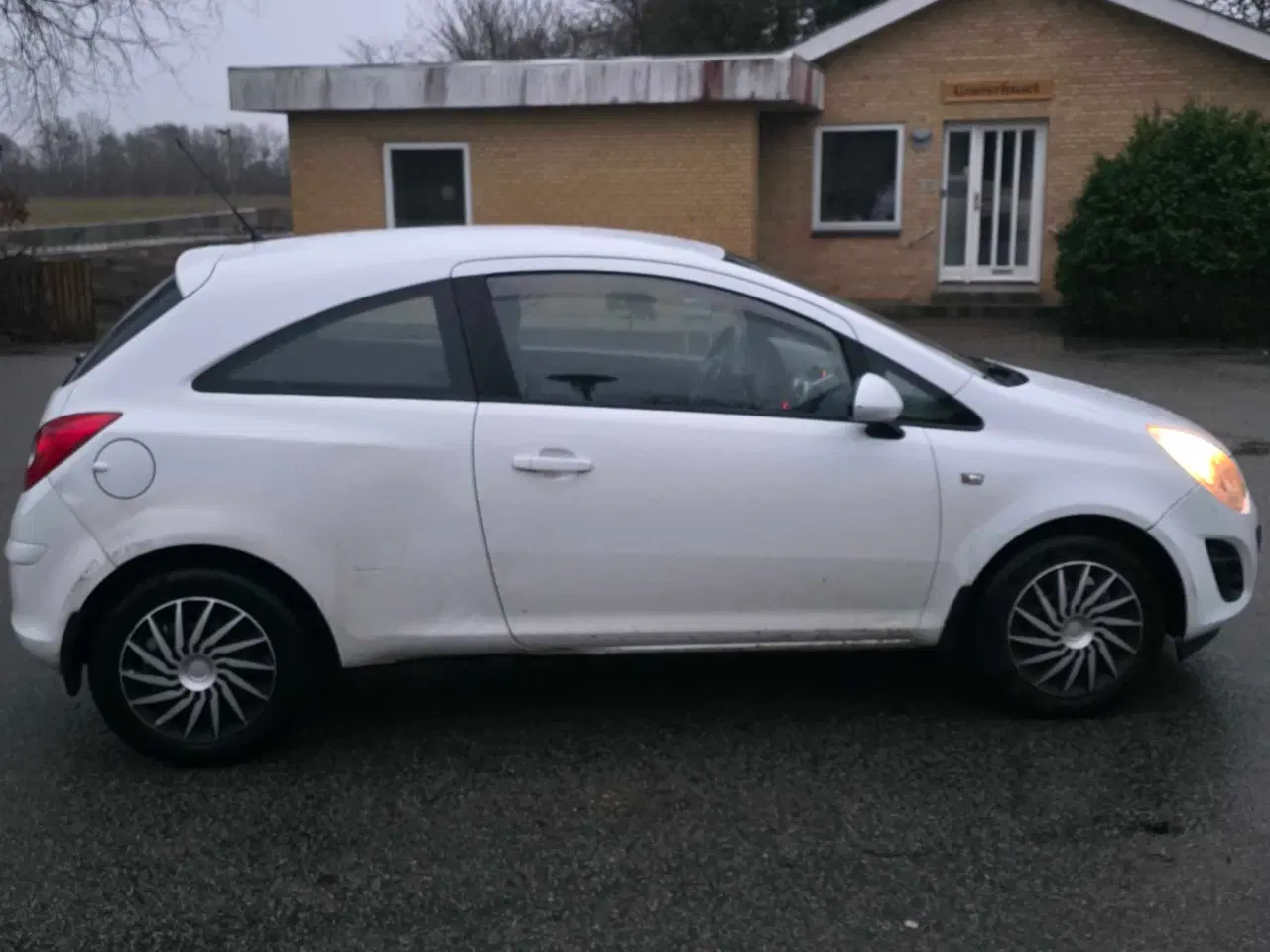 Billede 3 - Opel corsa 1.0 benzin nysynet med træk 