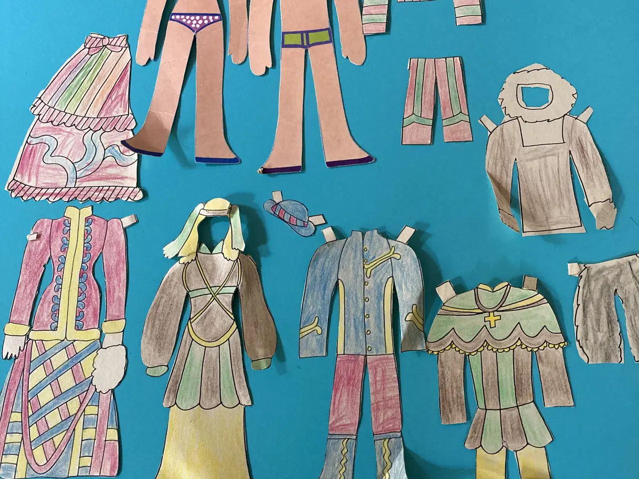 Billede 9 - Forskellige påklædningsdukkesæt fra 1980’erne