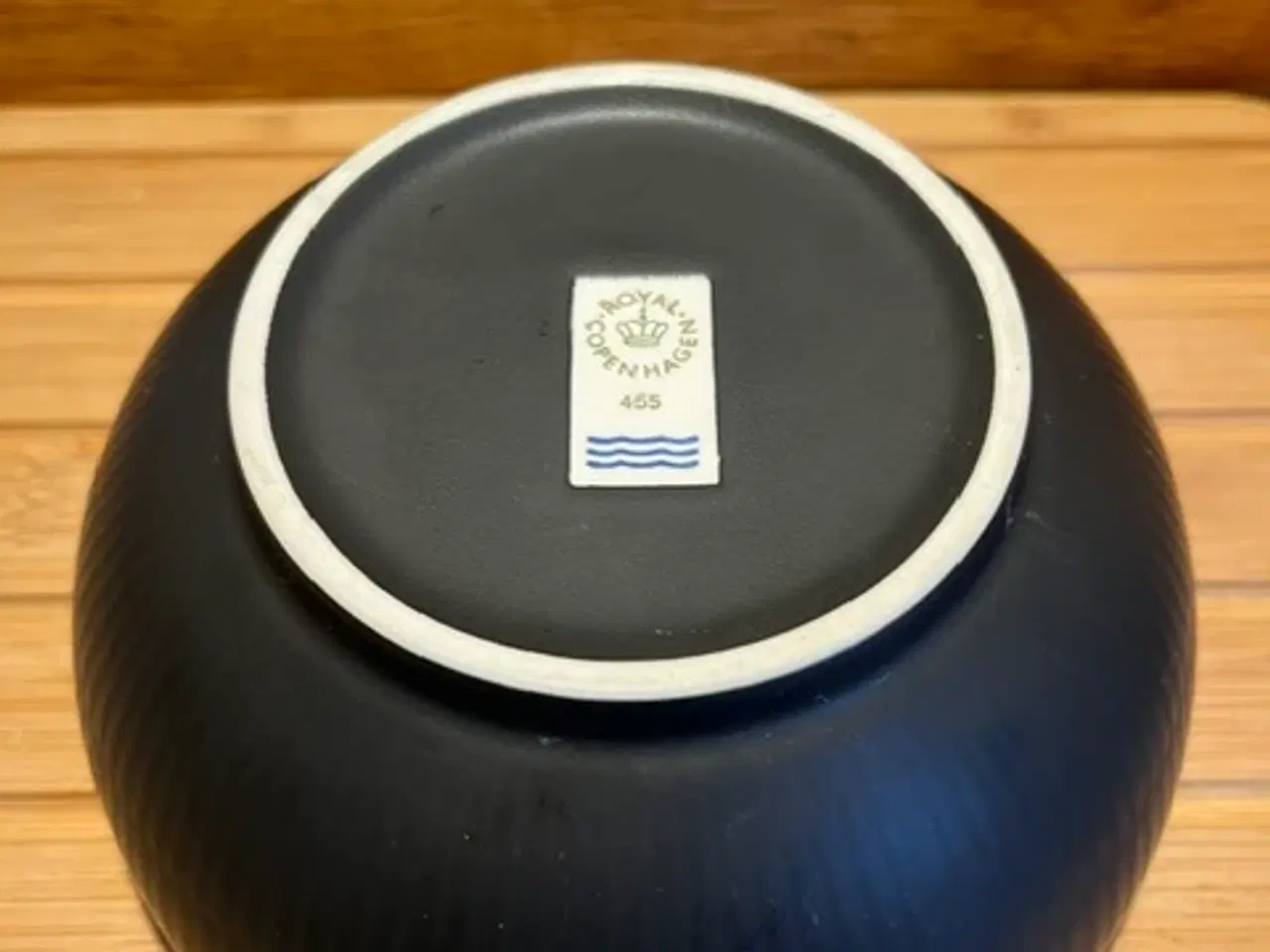 Billede 3 - Royal Copenhagen Sort Riflet skål nr. 455