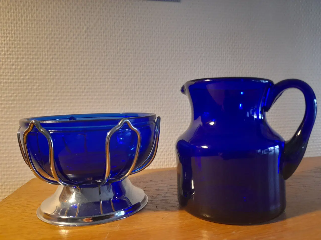 Billede 1 - Blå glasting, skål & kande, velholdte.