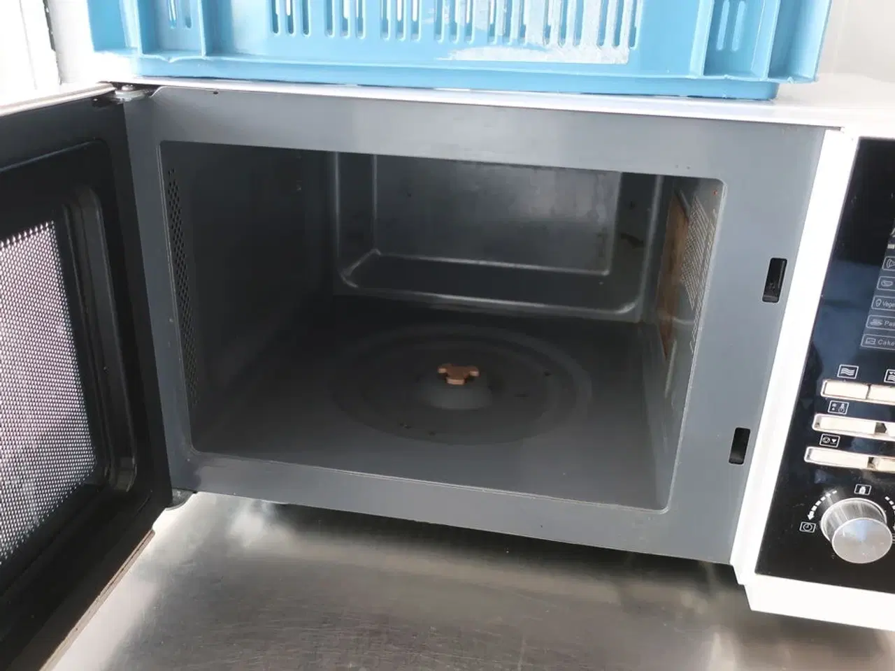 Billede 3 - Stålbord og microovn