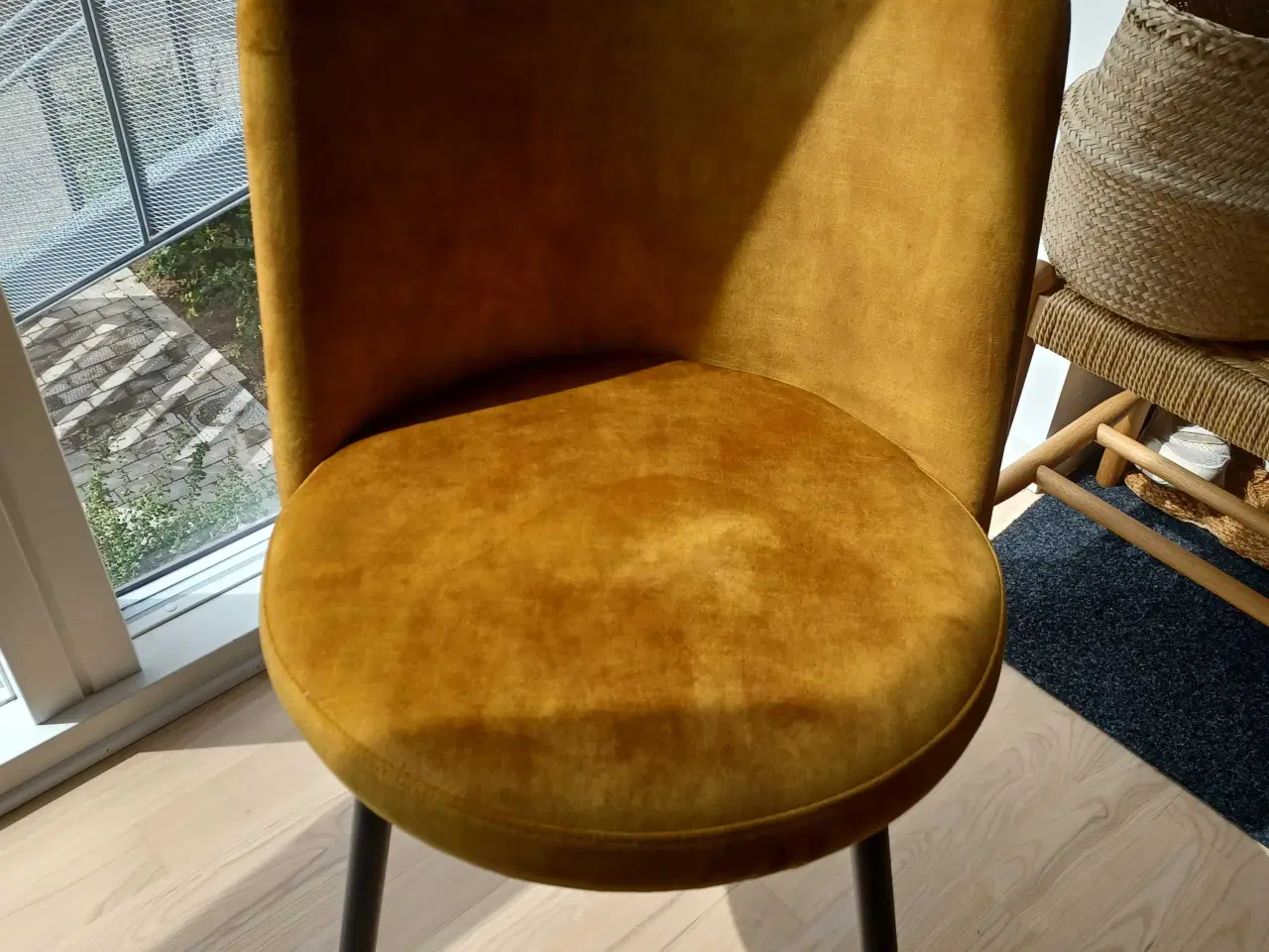 Billede 3 - Stol i flot velour stof