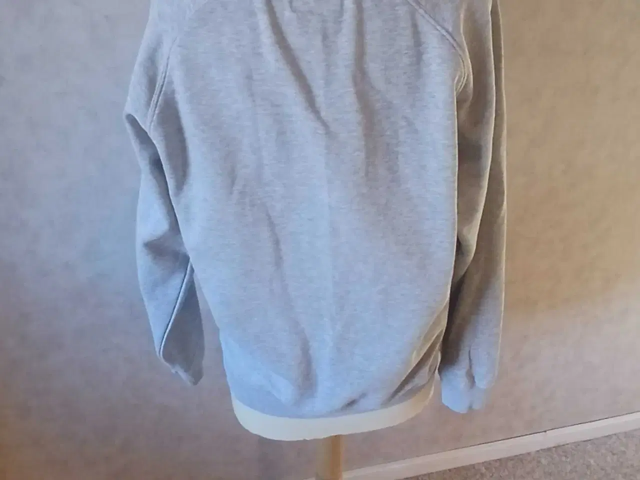 Billede 4 - Grå kappa sweatshirt str L 