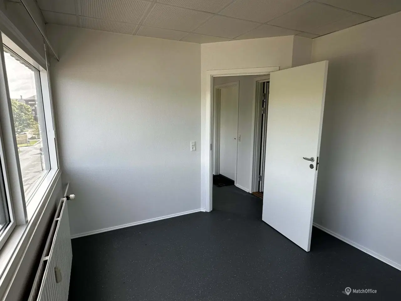 Billede 2 - Klinik/kontor på 1. sal med udsigt til Slotssøen – Momsfrit og med Elevator