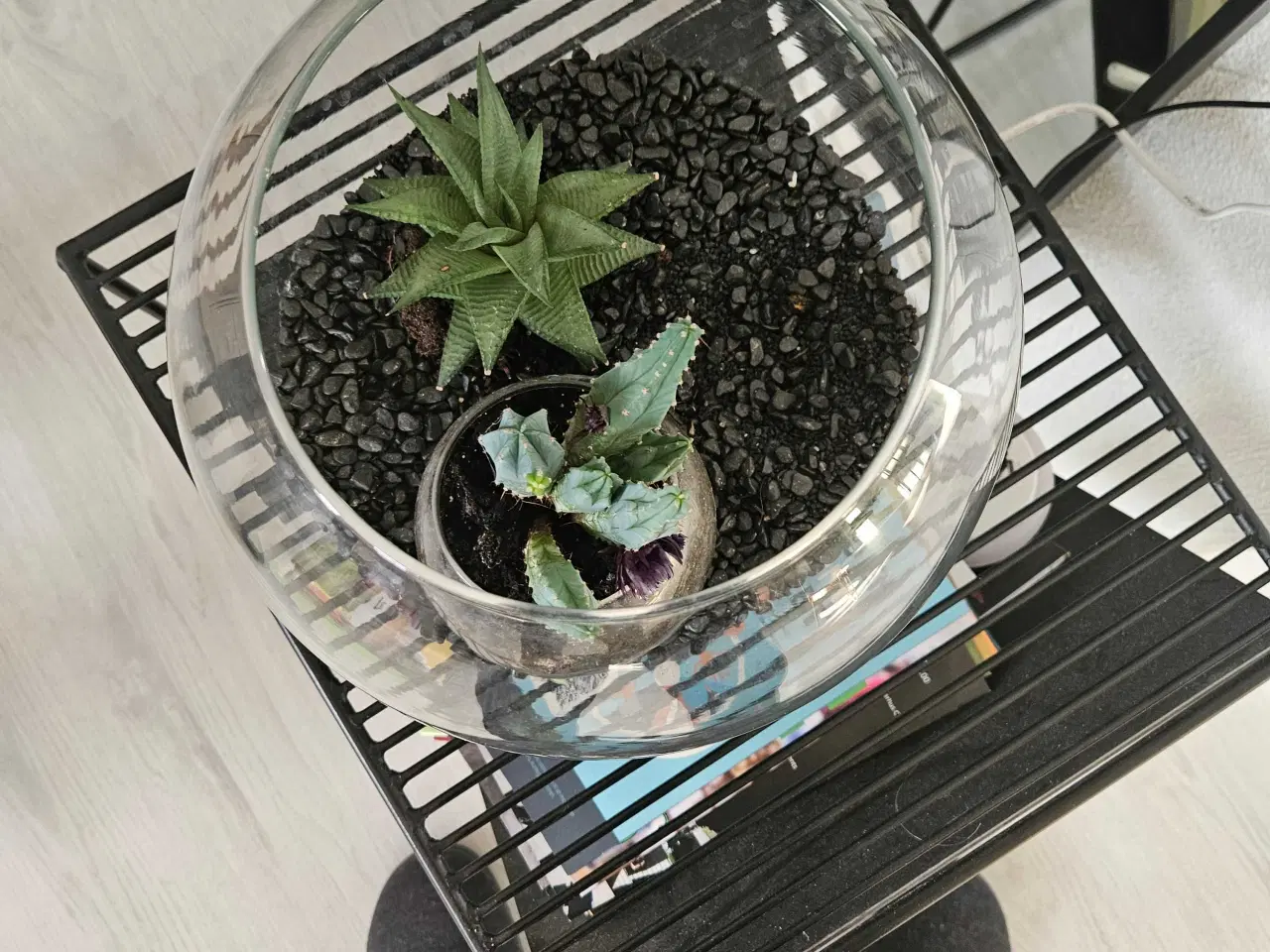 Billede 1 - Stor glasbovle med blomster