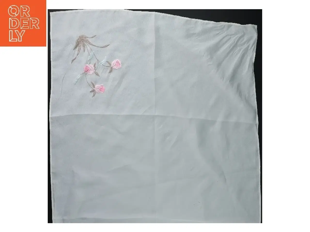 Billede 3 - Broderet dug (str. 49x49 cm)