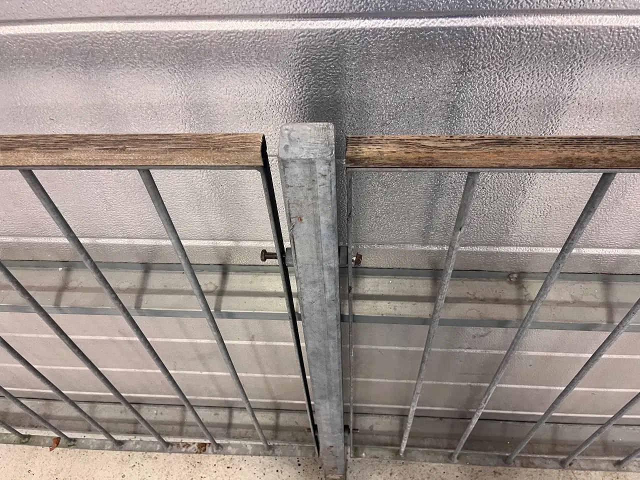 Billede 2 - Galvaniseret rækværk/hegn med håndliste