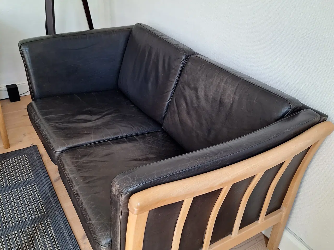 Billede 2 - Lædersofa med sæbebehandlet bøgestel 3+ 2 pers.