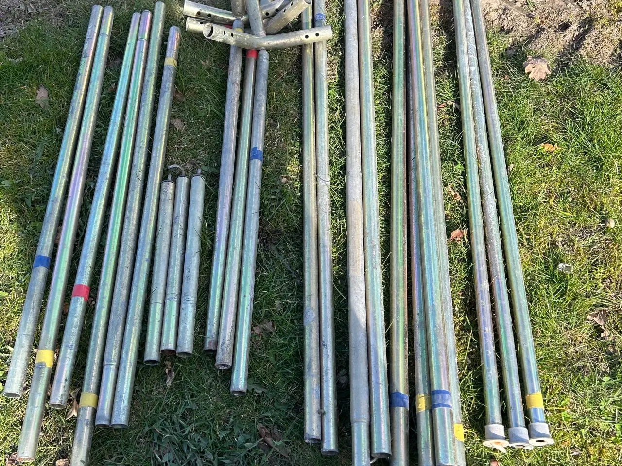 Billede 2 - Div stænger til opbevaringsskur