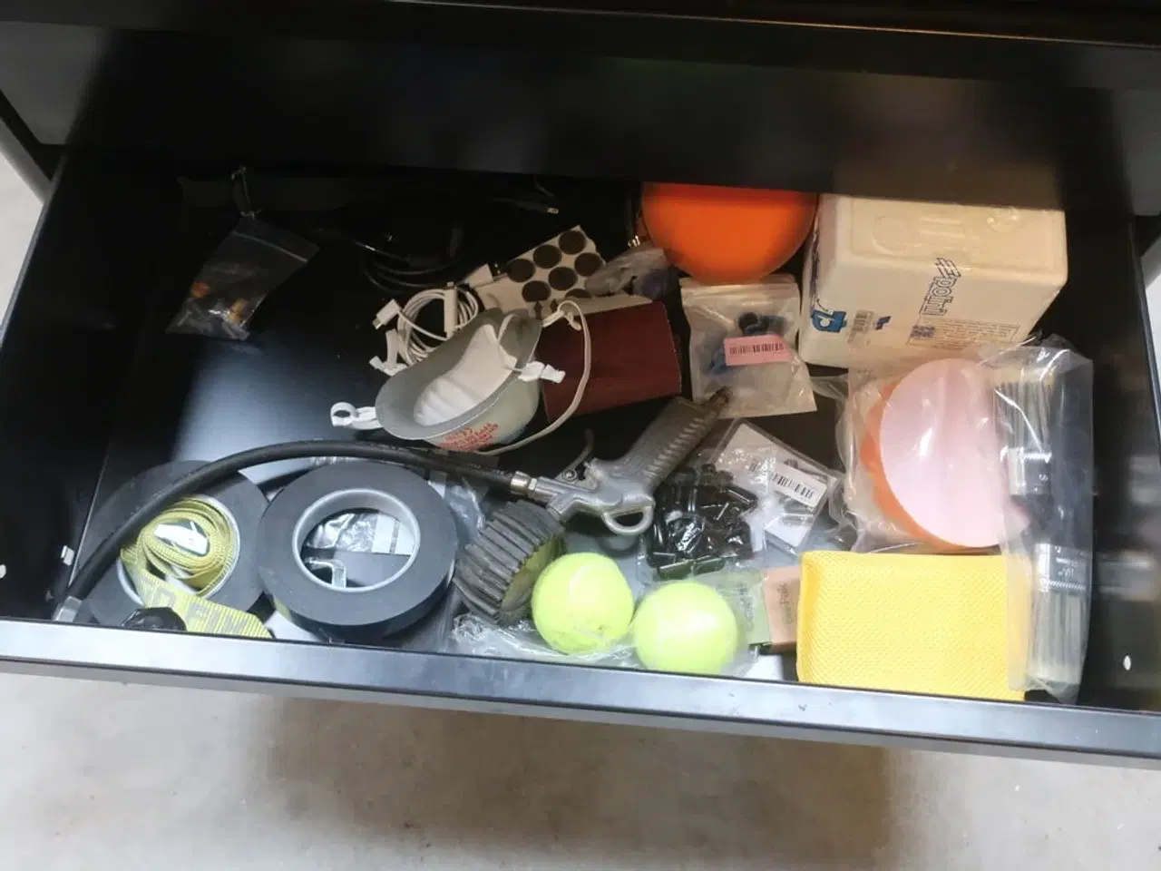 Billede 4 - Værkstedsvogn med indhold