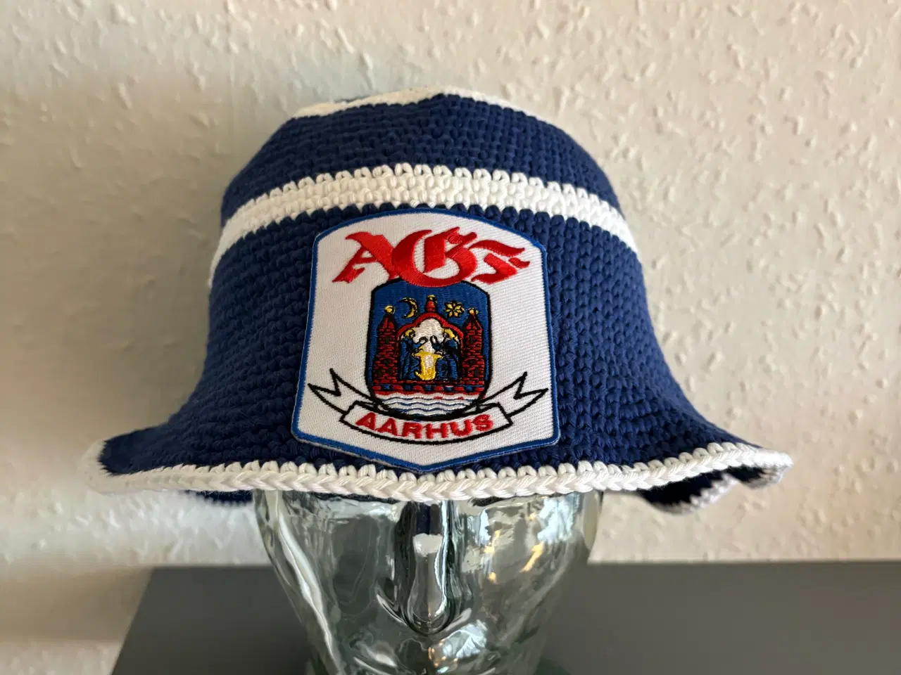 Billede 1 - Hæklet AGF bøllehat