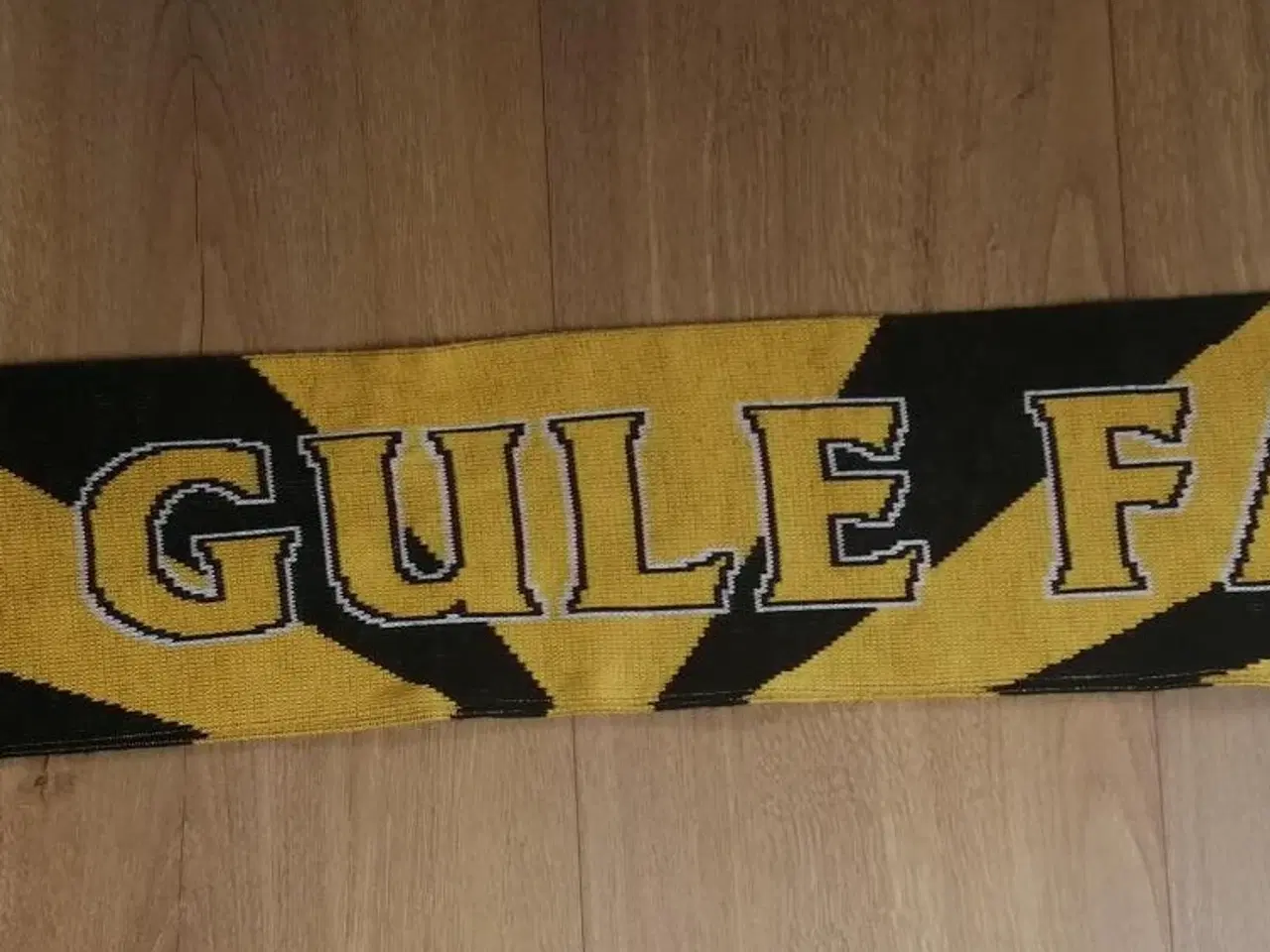 Billede 2 - AC HORSENS "DEN GULE FARE"FAN HALSTØRKLÆDE