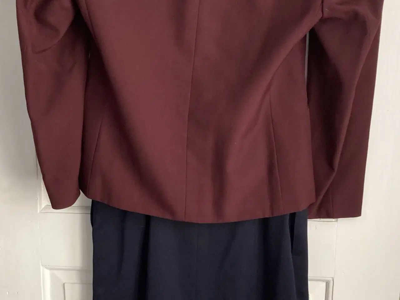 Billede 2 - Serverings jakke & nederdel Flyselskab SAS