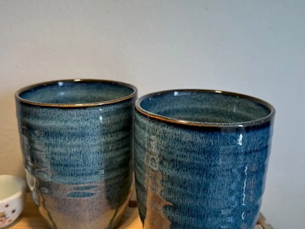Billede 1 - Unikke håndlavede krus i smuk blå glasur