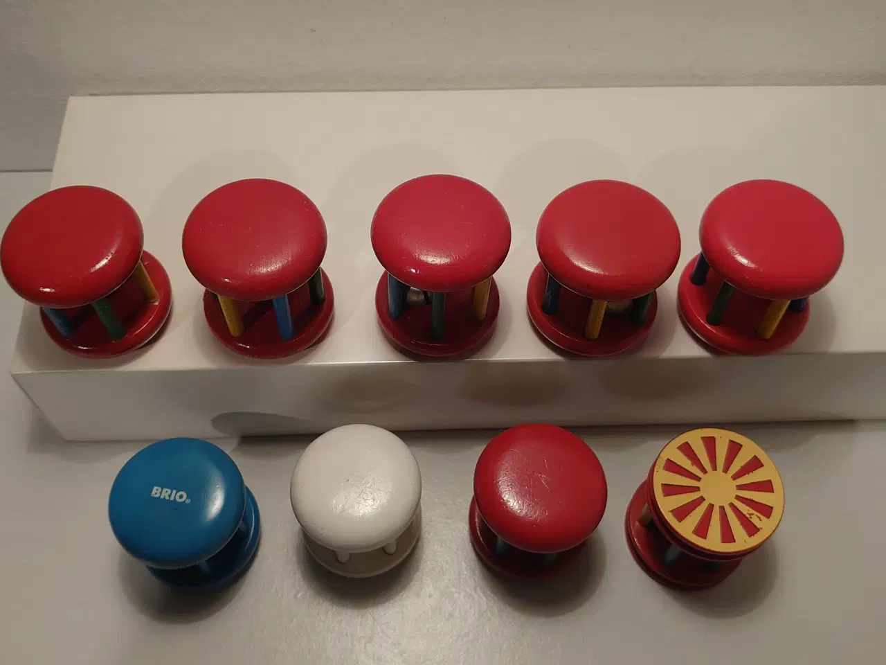Billede 2 - 9 stk Brio træ rangler i fin stand.