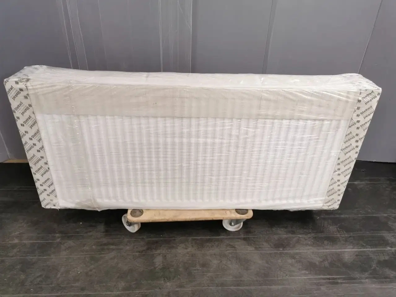 Billede 1 - Radiator,Stelrad,60x 140, 3 dobbelt med lammeller