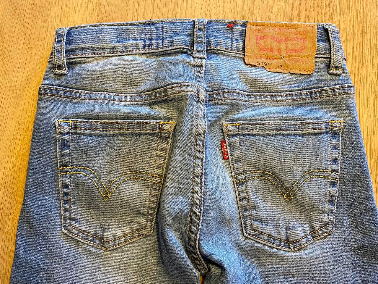 Billede 3 - Levi’s jeans str. 10 år og lidt mere tøj i 140