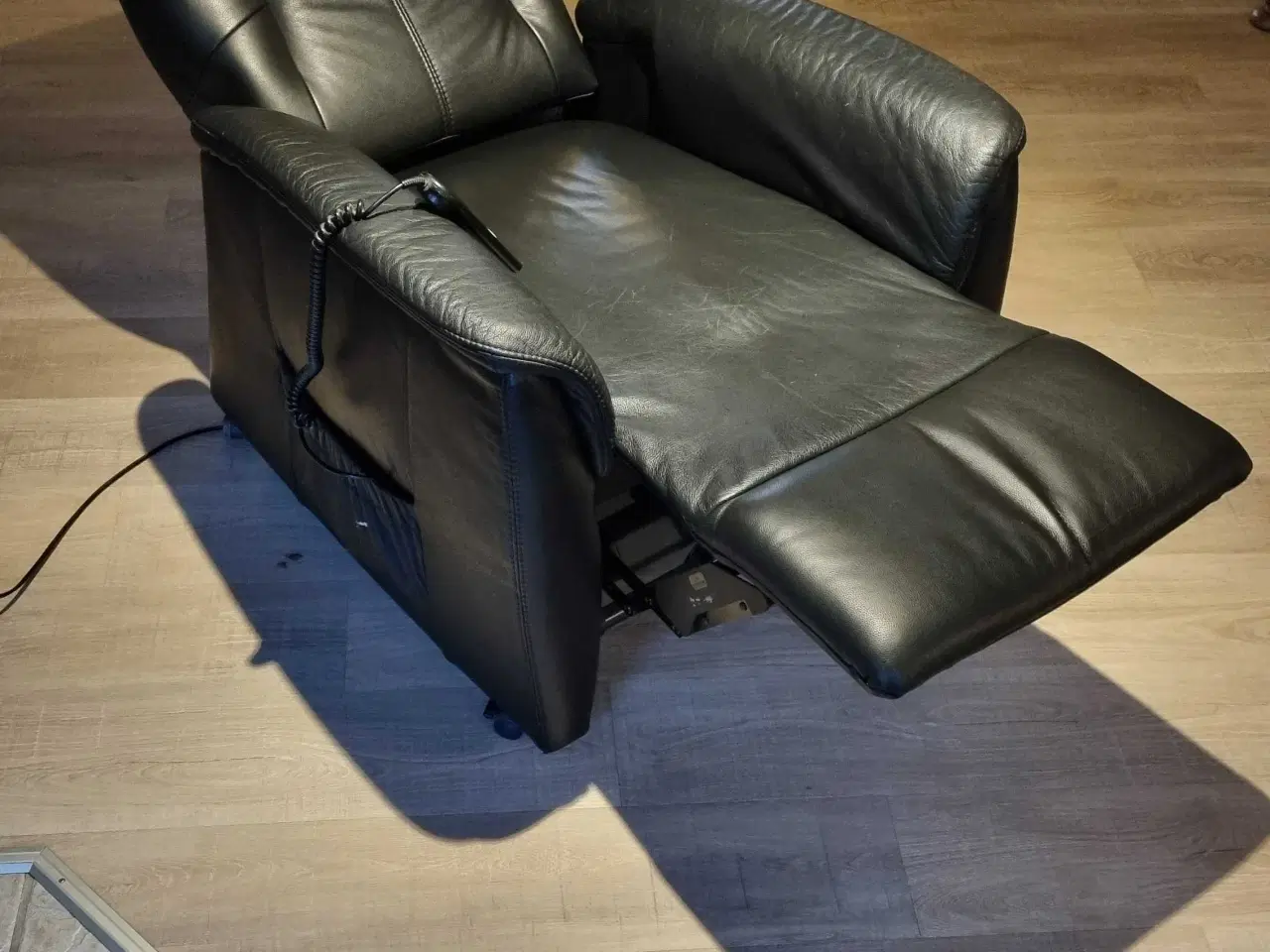 Billede 3 - Læderstol med rejse og ligge funktion 