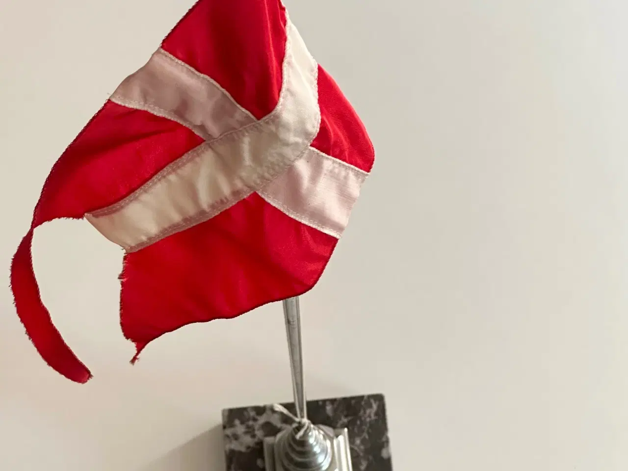 Billede 6 - Bordflag, mørk base