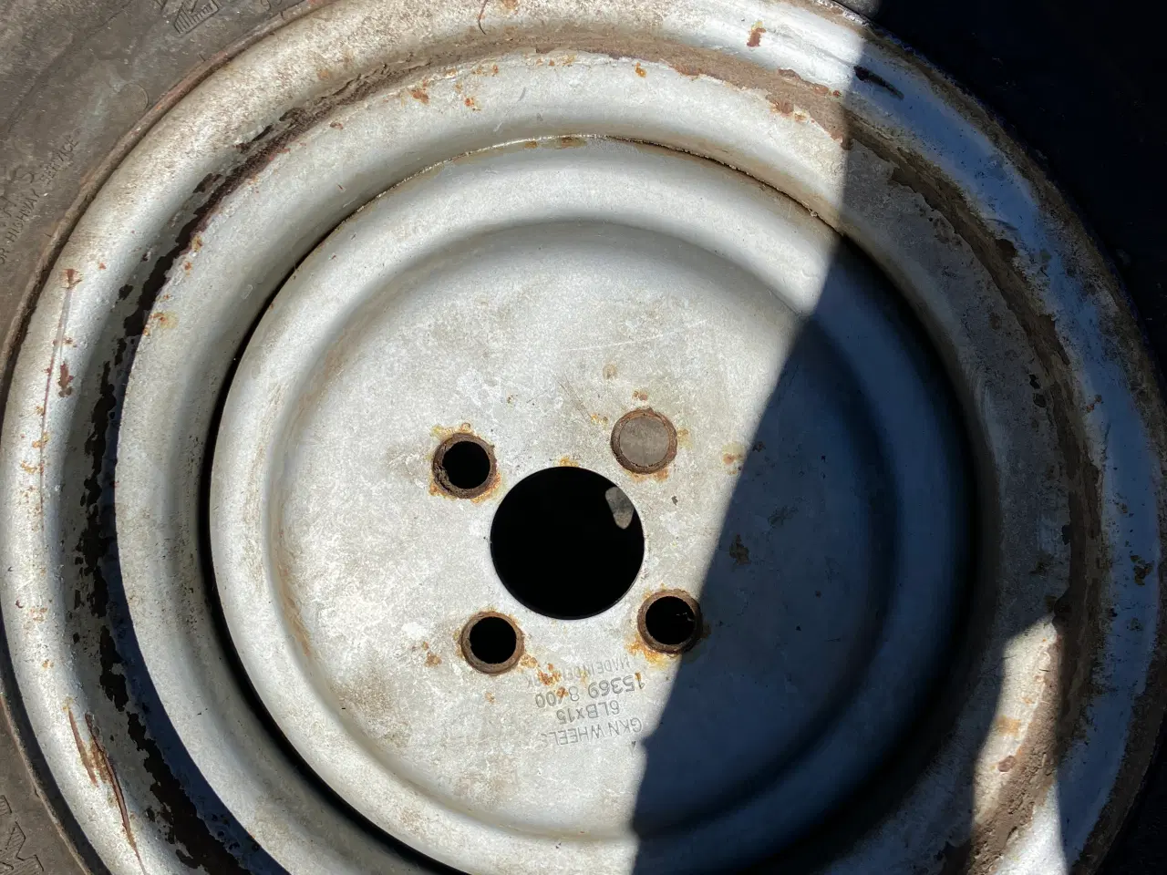 Billede 2 - 27x8.50 R15 dæk med fælge 