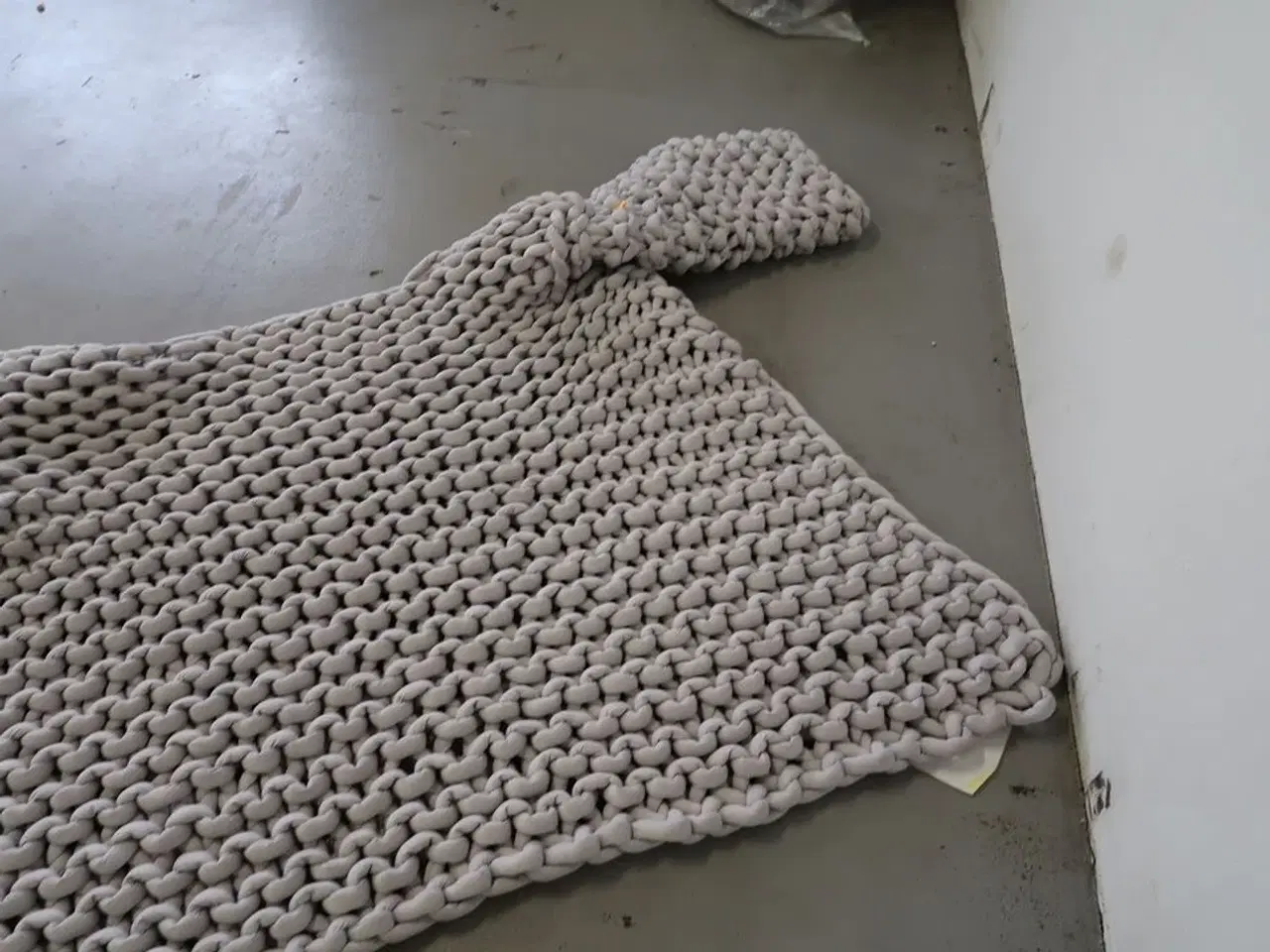 Billede 5 - Stumtjener samt vægtæppe