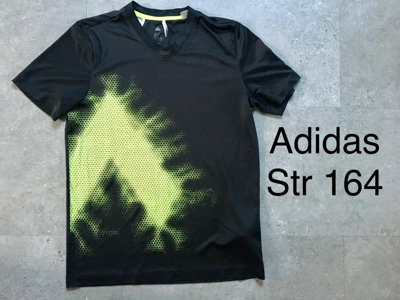 Billede 1 - Str 164 Adidas t-shirt. Pæn stand