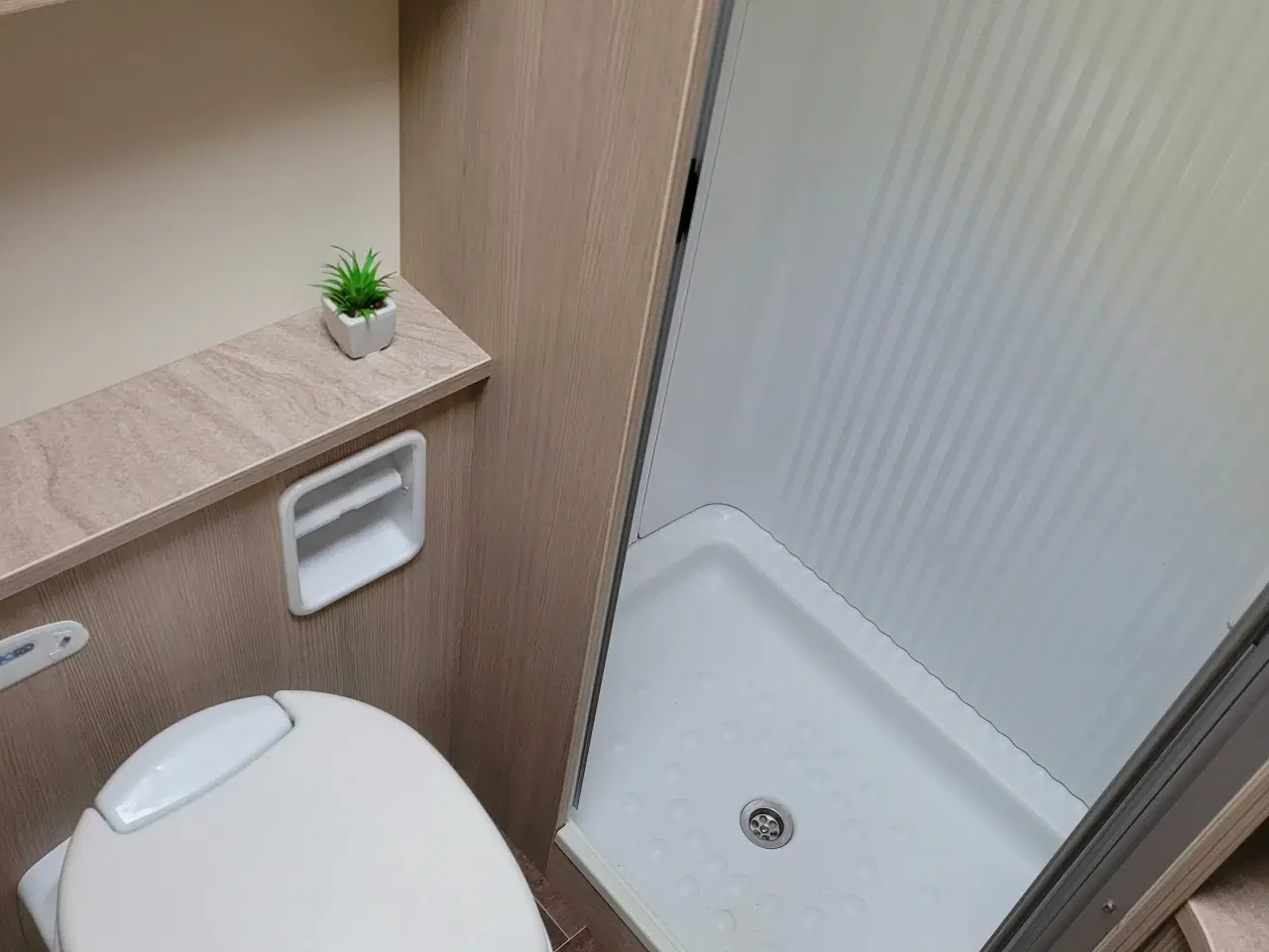 Billede 11 - 2013 Burstner 560 køjevogn..plads og godt design