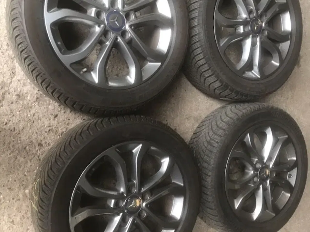 Billede 1 - Mercedes C-class Jeg har 4 Michelin dæk med  alufæ