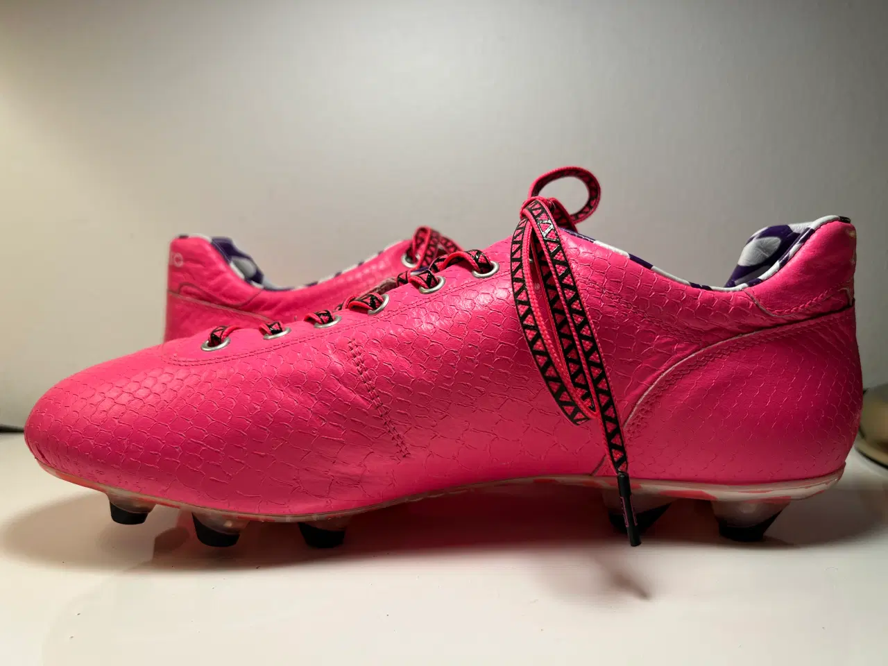 Billede 12 - Pink Fodboldstøvler fra Pantofolad 'Oro (42,5)