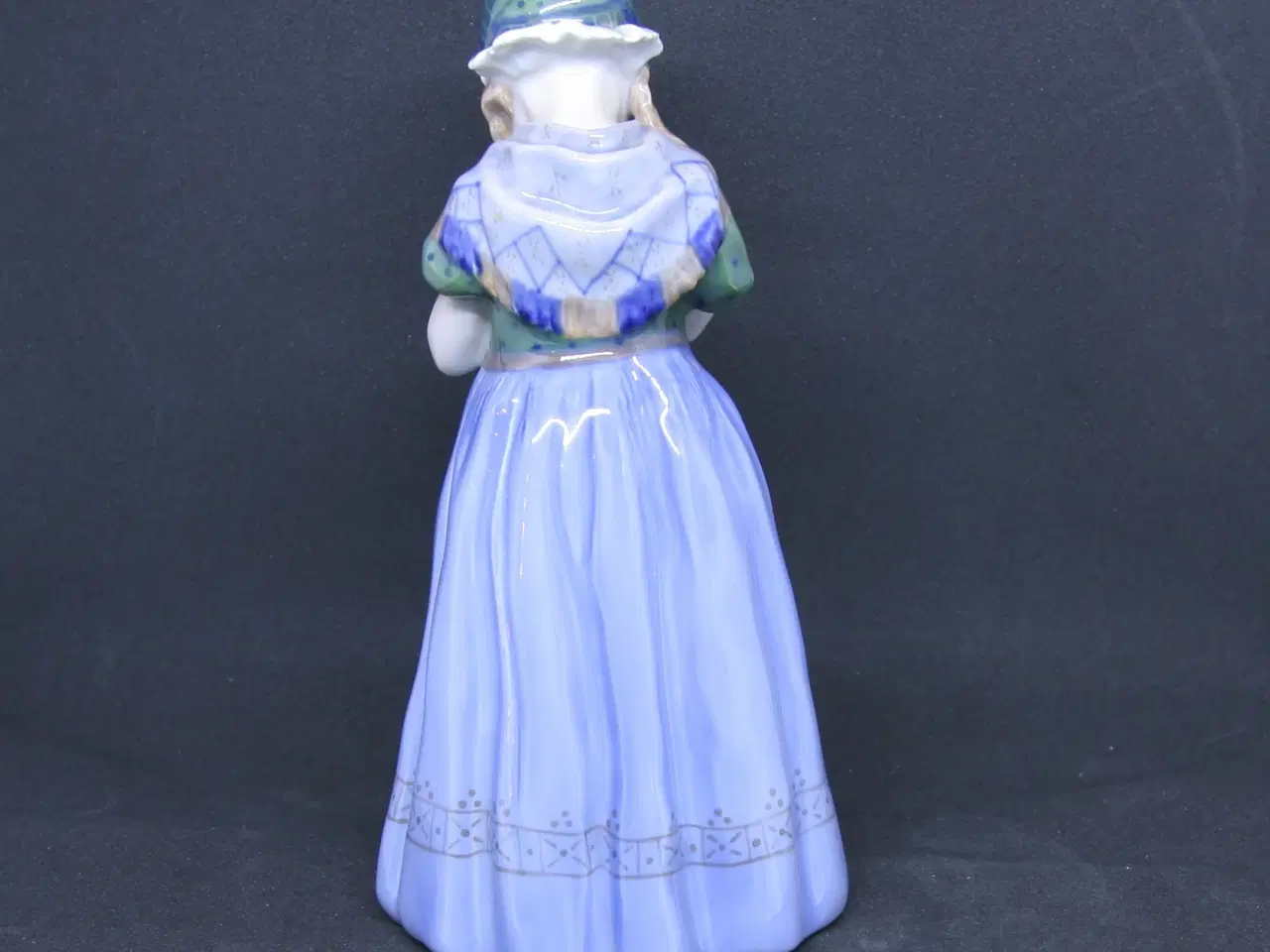 Billede 3 - Royal Copenhagen Porcelænsfigur Bornholmerpige 