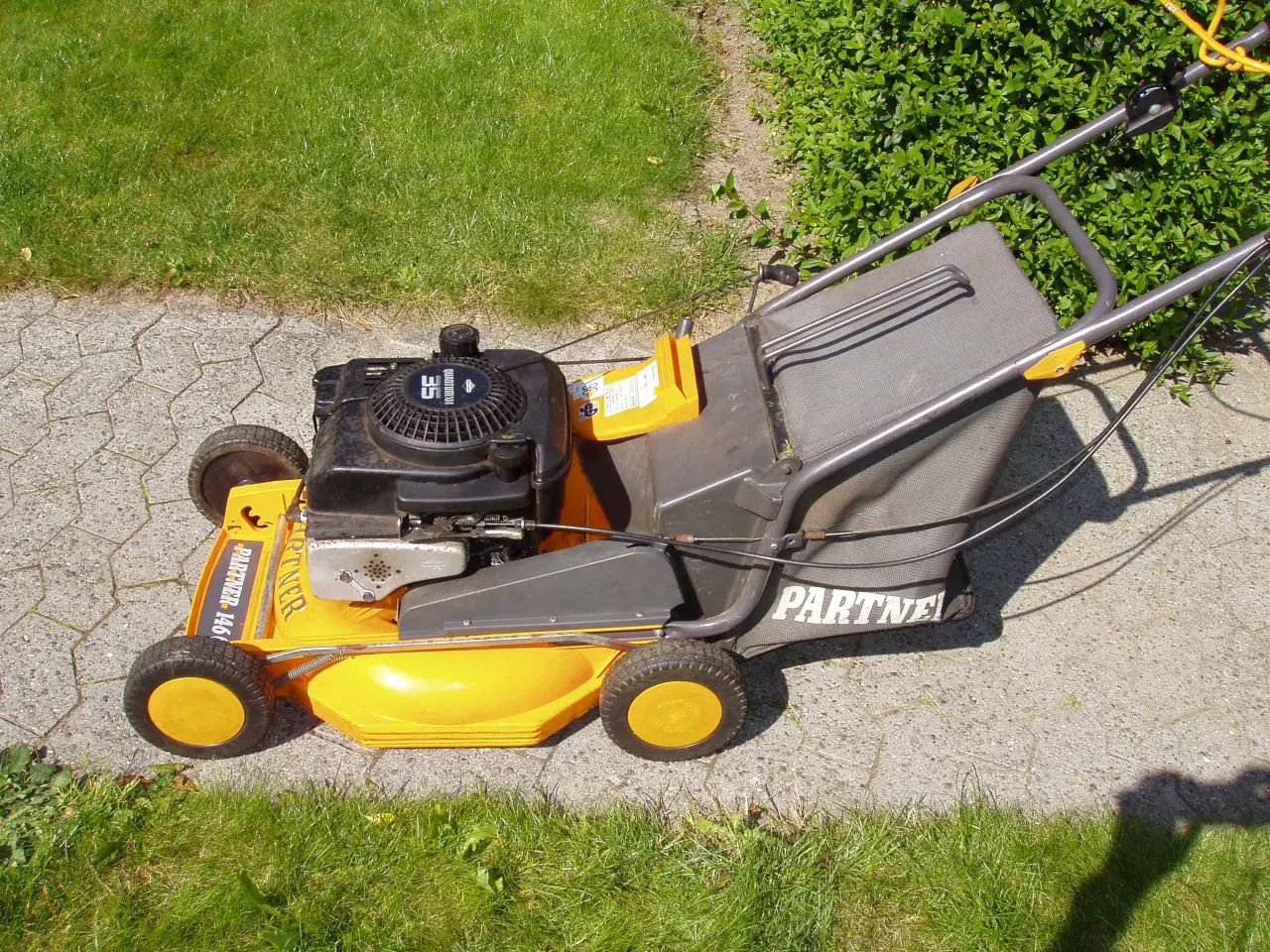 Billede 2 - Partner plæneklipper