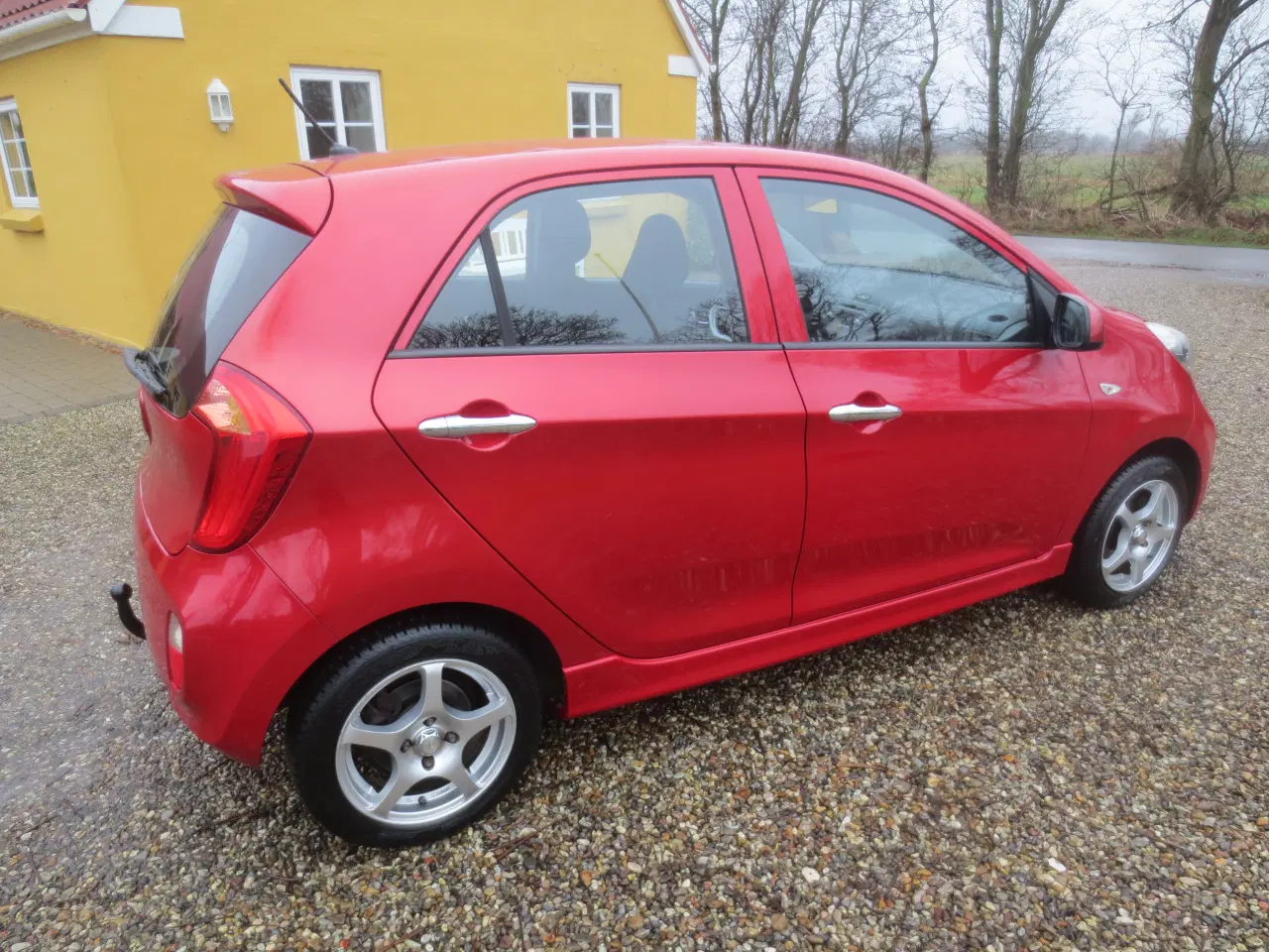 Billede 6 - Kia Picanto 1.0 i År 2011. Med Træk. 