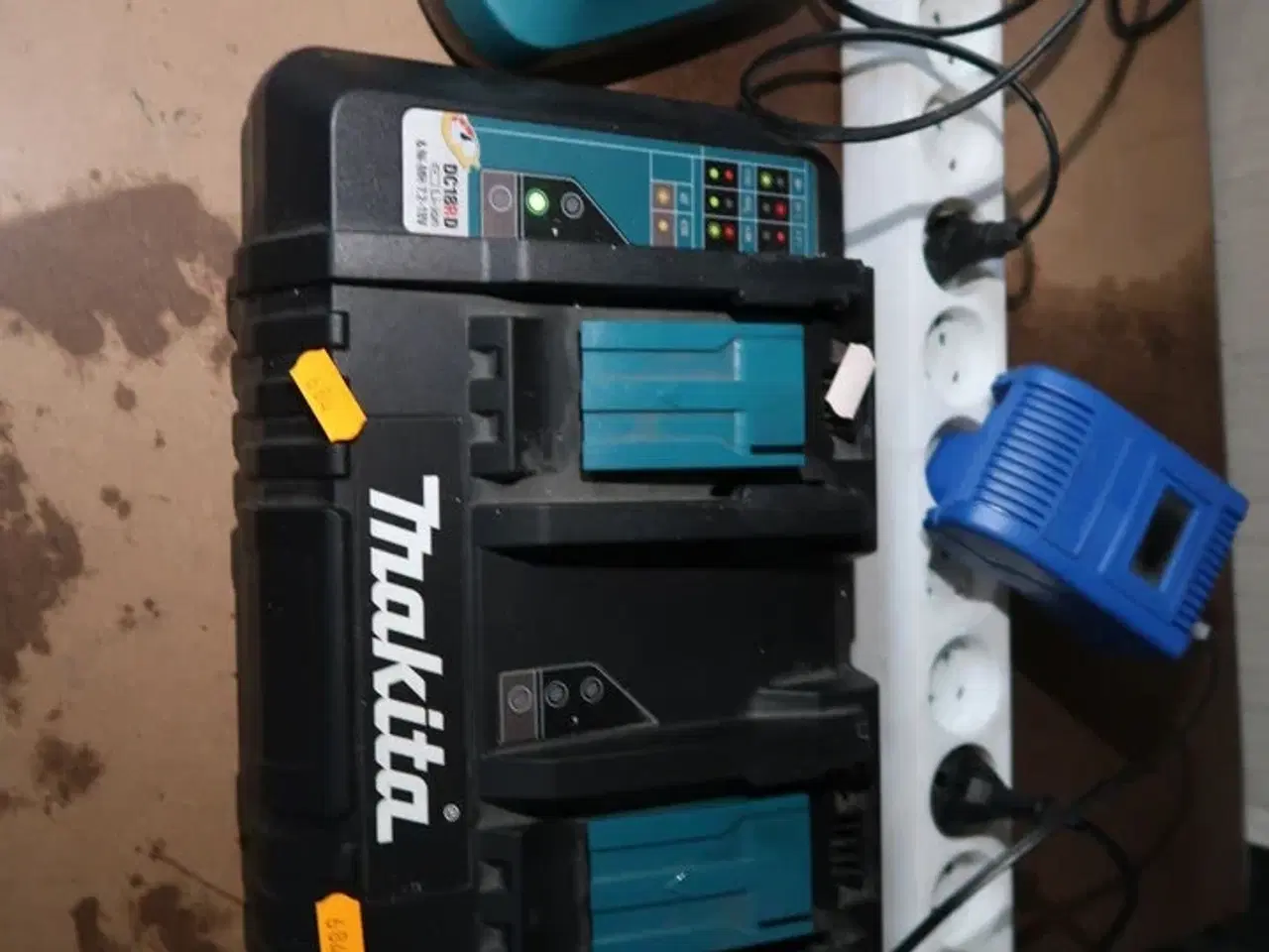 Billede 2 - Dobbeltlader MAKITA samt lader MAKITA