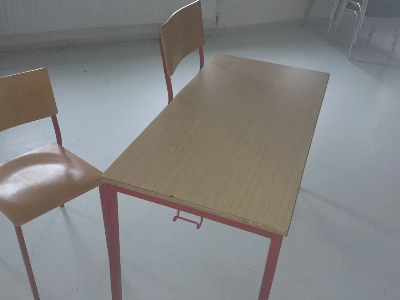 Billede 2 - skoleborde og stole