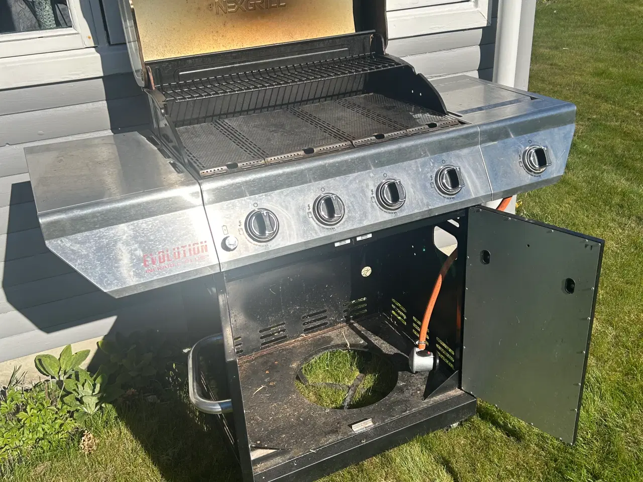 Billede 6 - Stor havegrill sælges, med gasflaske