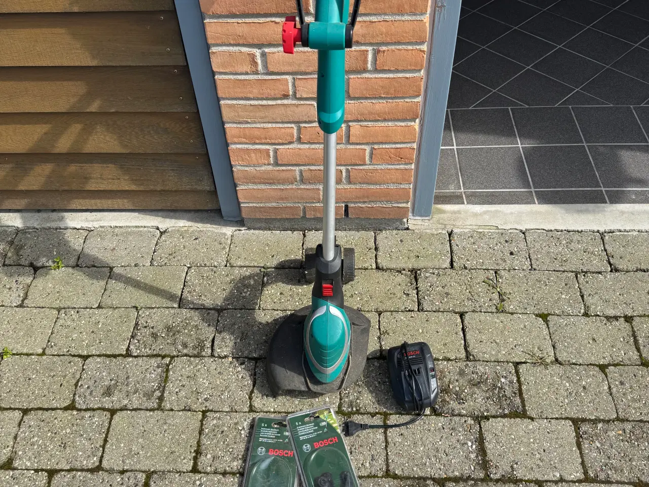 Billede 1 - Bosch Græstrimmer m. Batteri+oplader