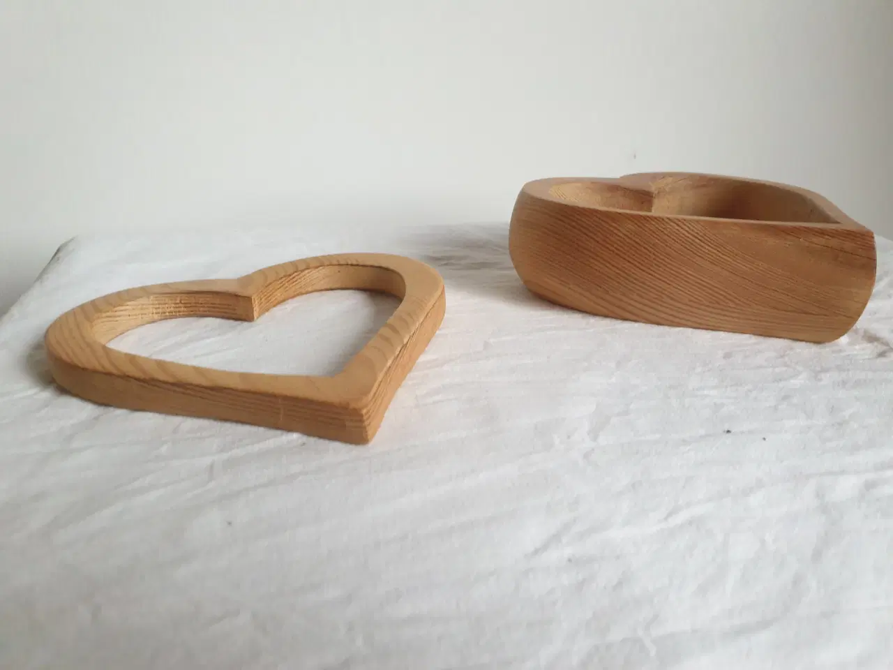 Billede 6 - Træ-Hjerter, til pynt og som lysestager.