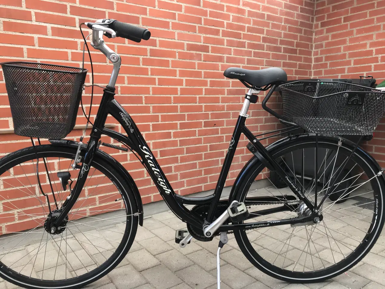 Billede 1 - Næsten ny cykel