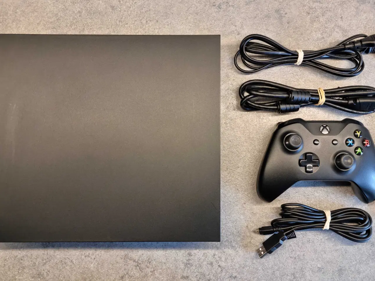 Billede 1 - Xbox One X 1Tb i original indpakning