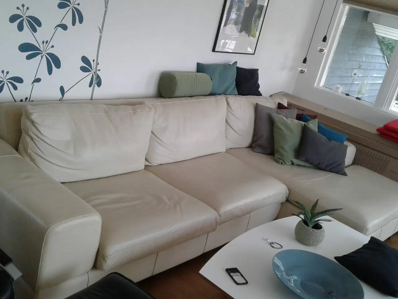 Billede 1 - LæderSofa i Lækker Cremefarvet kalveskind  sælges 