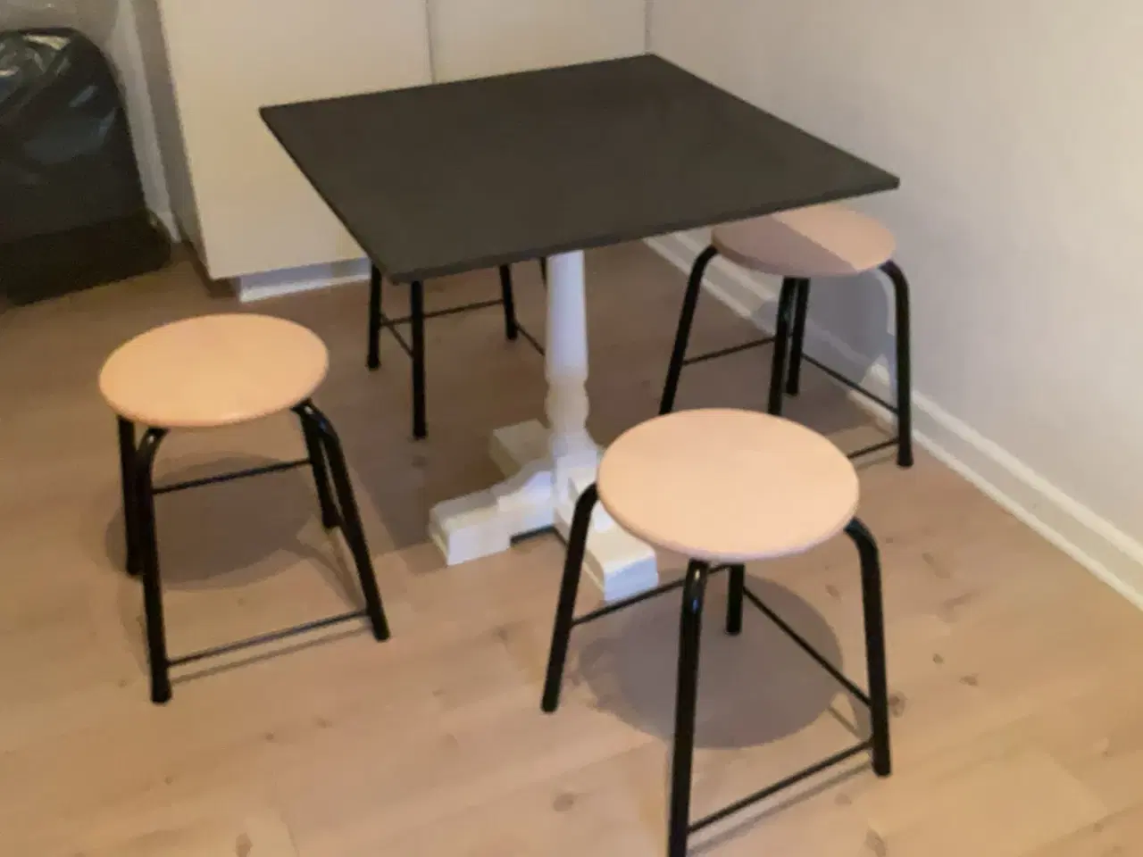 Billede 1 - Cafebord m/ taburetter