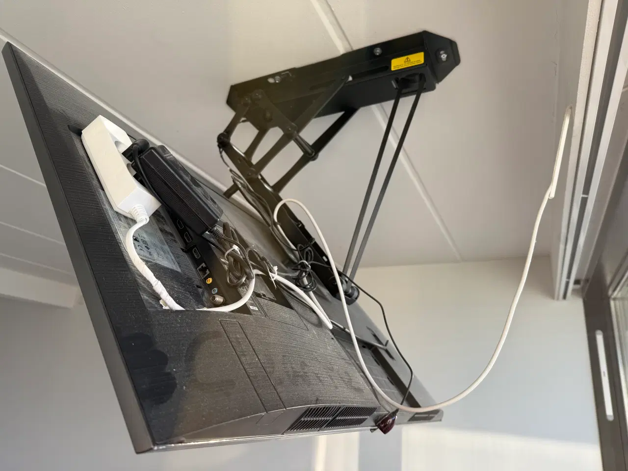 Billede 2 - loftbeslag til TV max 55", mål beslag 20 x 20 cm 