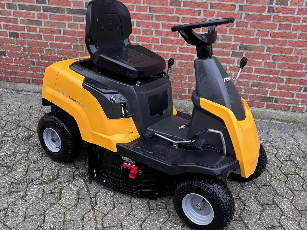 Billede 2 - Stiga Tornado 1066 HST Havetraktor