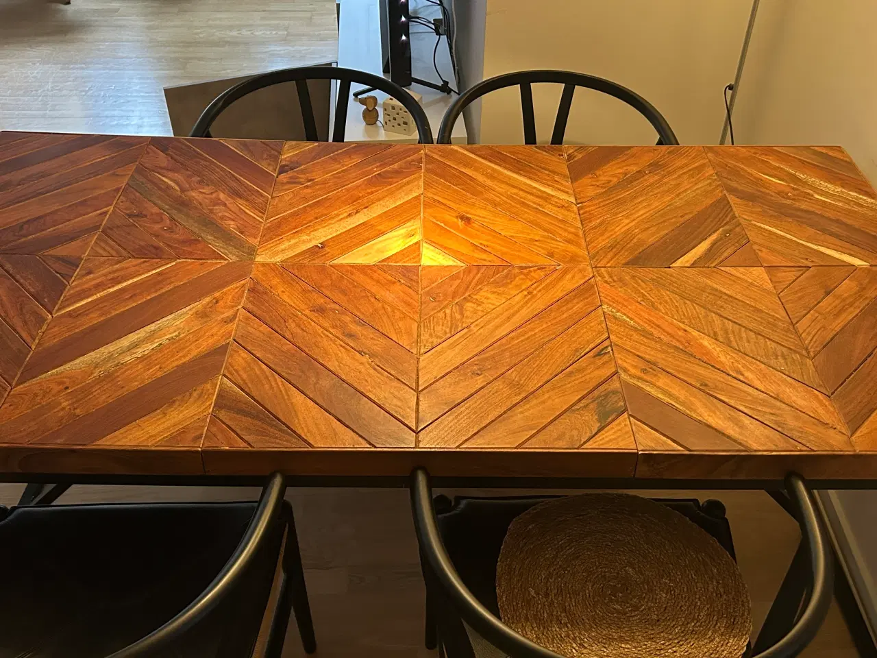 Billede 4 - Flot massivt spisebord