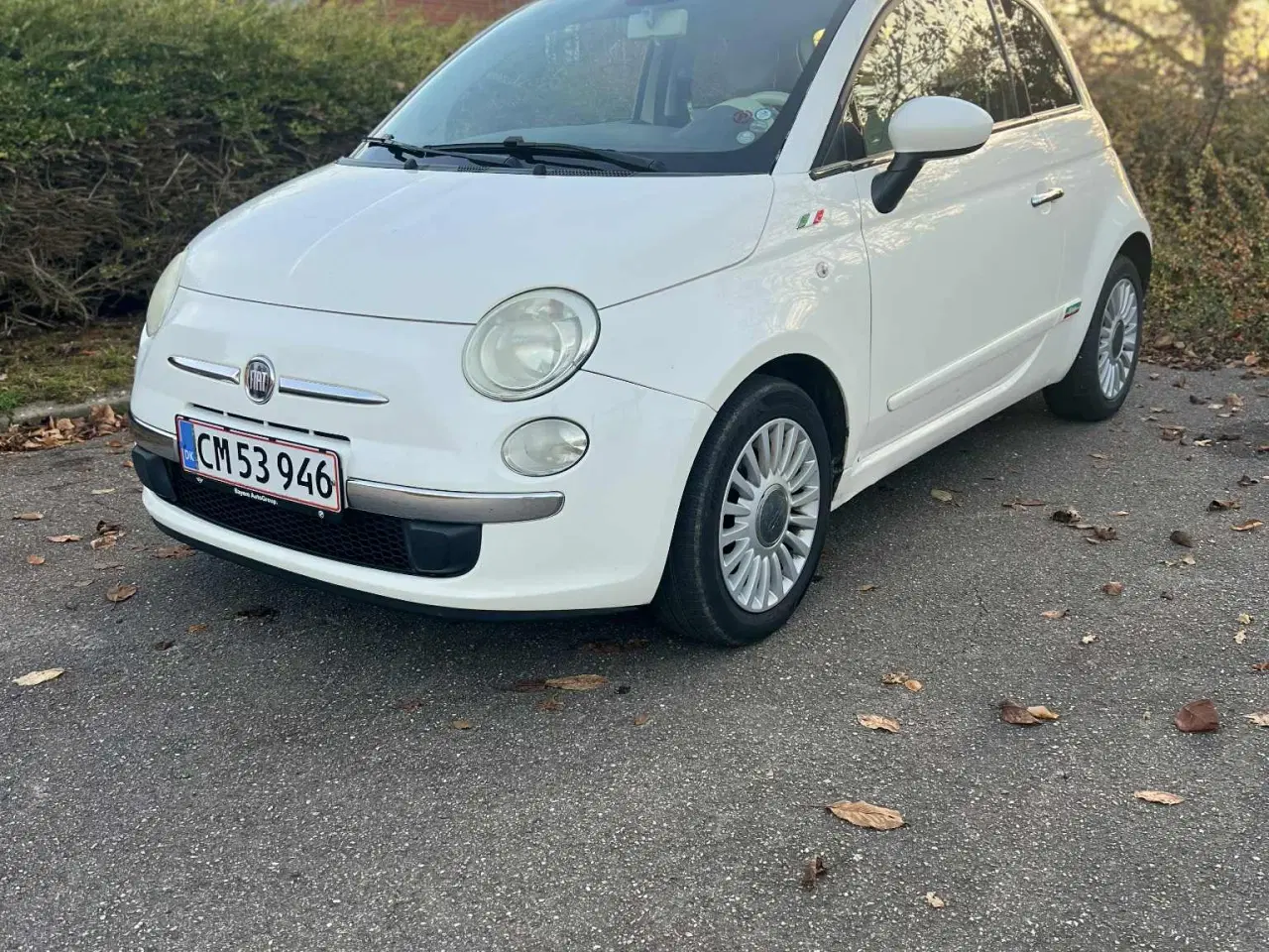 Billede 2 - Populære Fiat 500 med glastag og lav KM. 