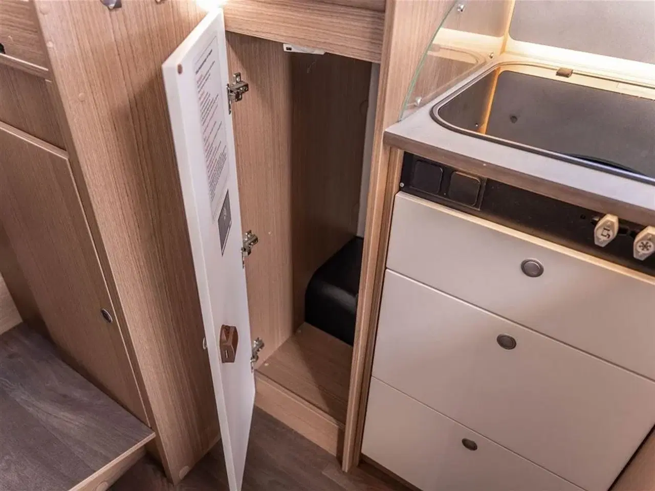 Billede 23 - 2021 - Carado I 338 Aut.   Topudstyret Helintegreret Carado med automatgear