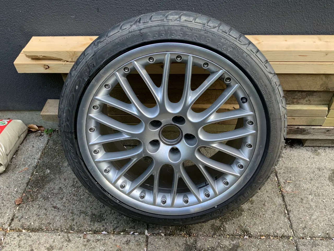 Billede 1 - Dæk på fælg