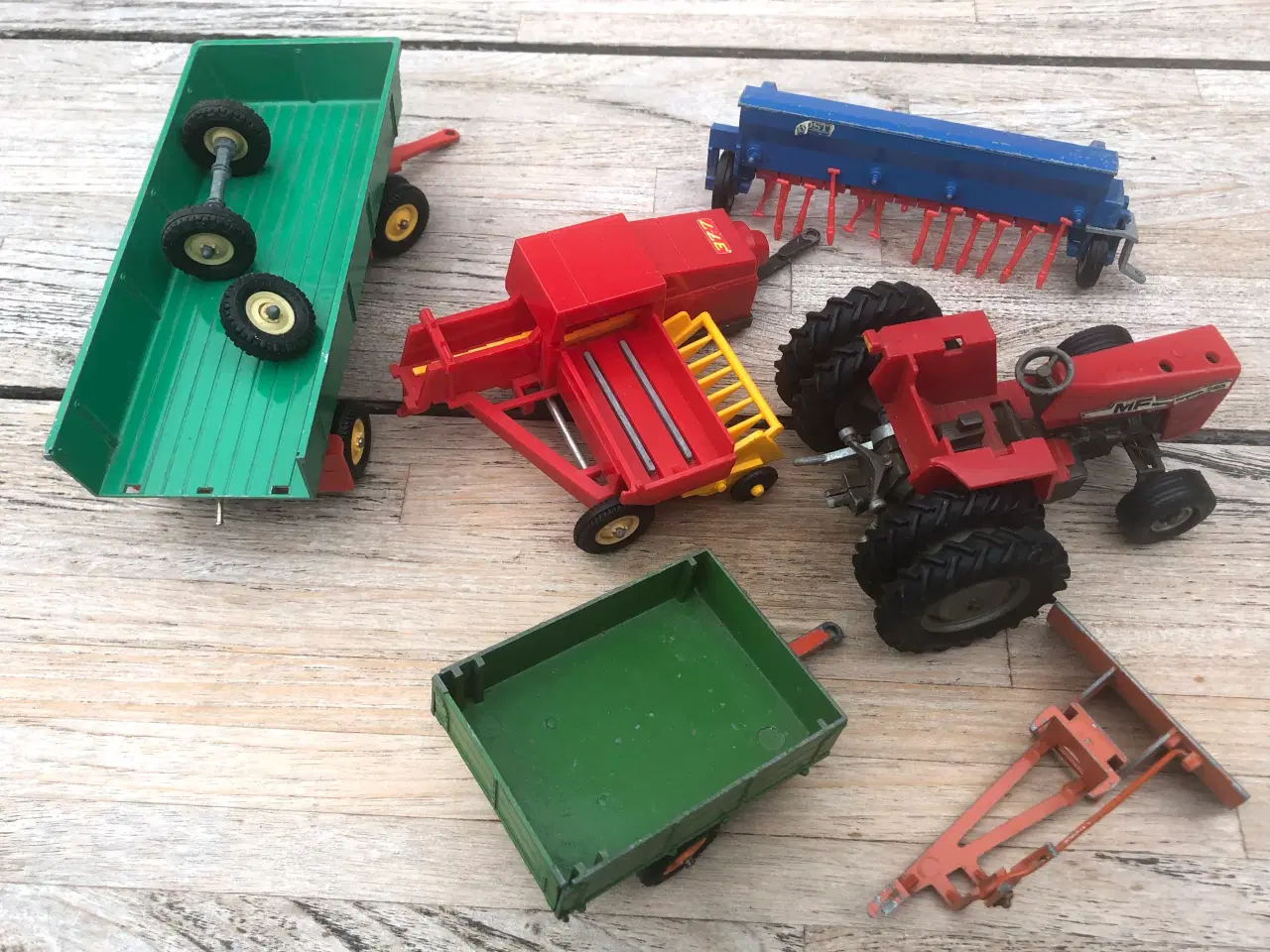 Billede 2 - BRITAINS...MASSEY FERGUSON 595 og REDSKABER