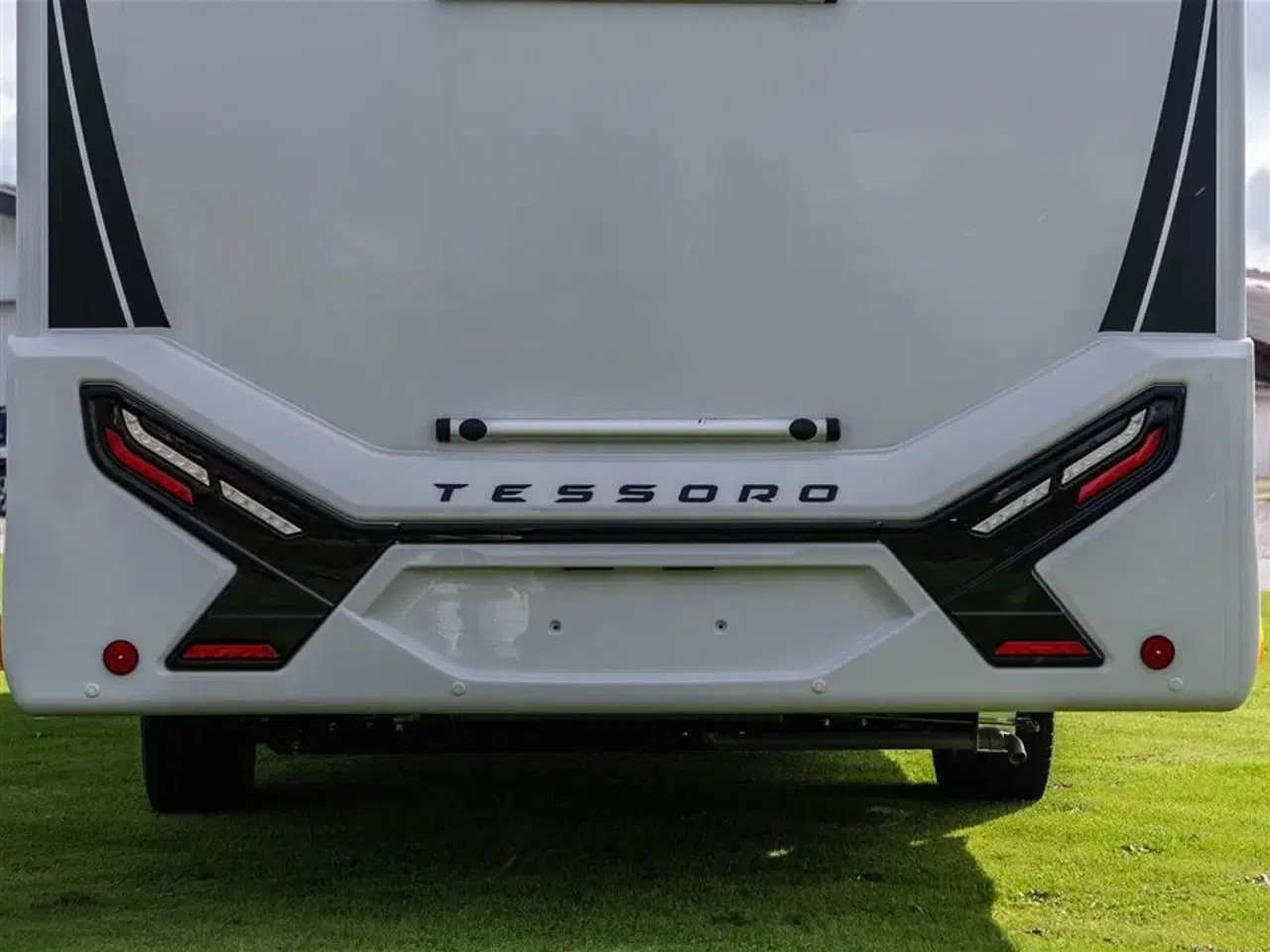 Billede 17 - 2025 - Benimar Tessoro 488 SELECT   Rummelig camper med face-to-face siddegruppe